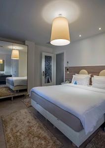 a large bedroom with a large bed and a large mirror at Z Inn Ioannina in Ioannina