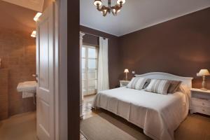 Postel nebo postele na pokoji v ubytování Villa Sara + 32 fotografií