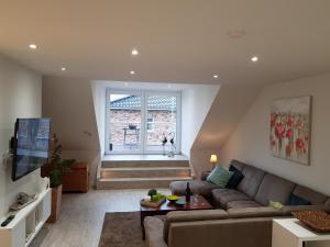 a living room with a couch and a window at Achim bei Bremen gemütlich wohnen in Achim