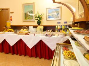 Gallery image of Hotel Residence Villa Beatrice in Brenzone sul Garda