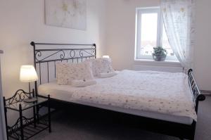 Postel nebo postele na pokoji v ubytování Apartmány V Podzámčí II.