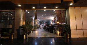A restaurant or other place to eat at Hayat Jazan Furnished Units