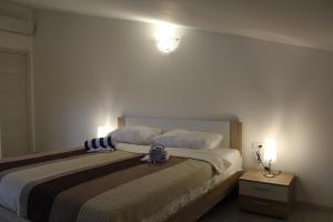 a bedroom with a large bed and two lamps at Casa Rados Fazana in Fažana