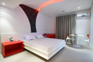 Giường trong phòng chung tại Rivieras Motel (Adult Only)