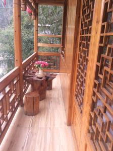 Un balcón o terraza de Yangjiajie Inn