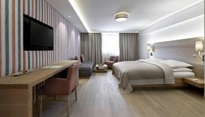 Rúm í herbergi á Schwarzer Adler Kitzbühel - Adults Only