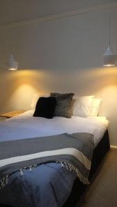 a bedroom with a bed with white sheets and pillows at Capel Short-Stay Accommodation in Capel