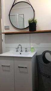 A bathroom at Capel Short-Stay Accommodation