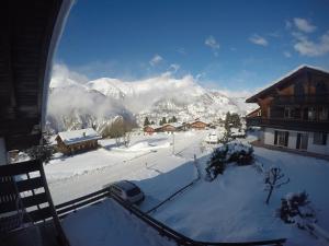 Uma vista geral da montanha ou uma vista da montanha a partir do apartamento
