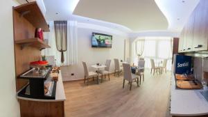 a kitchen and a living room with a table and chairs at Casa di Lucia in Chioggia