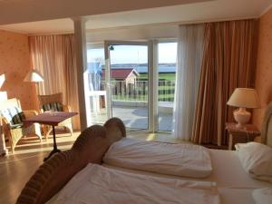 A bed or beds in a room at Hotel Seelust