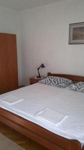 Ένα ή περισσότερα κρεβάτια σε δωμάτιο στο Apartments Rade