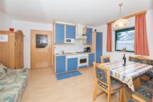 Kuchyňa alebo kuchynka v ubytovaní Monika Schwaiger, Appartements