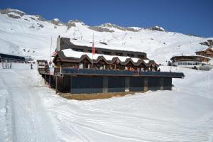 Hotel Sparrhorn v zimě + 8 fotografií