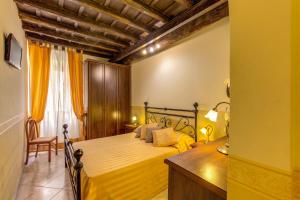 Ένα ή περισσότερα κρεβάτια σε δωμάτιο στο Hotel Anfiteatro Flavio