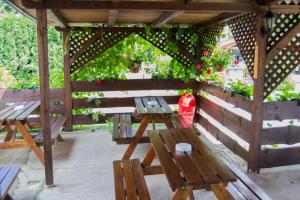 a picnic table and benches in a gazebo at Penzion Na Bařinách in Valašská Bystřice