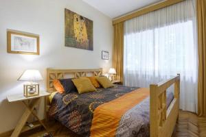 a bedroom with a bed and a window at Luxury Property in Vatican Area in Rome