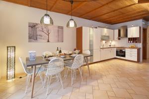 Gallery image of M house luxury suites in Lixouri