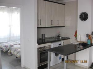 Kuchnia lub aneks kuchenny w obiekcie Pueblo Evita apartment in exclusive holiday complex