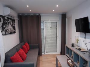 Televízia a/alebo spoločenská miestnosť v ubytovaní CABOMOLINOS, APARTAMENTO108