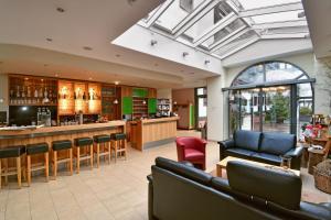 Lounge nebo bar v ubytování Hotel & Weinhaus Anker