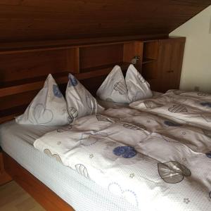 Ein Bett oder Betten in einem Zimmer der Unterkunft Ferienhaus Familie Griesner