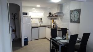 Kuchnia lub aneks kuchenny w obiekcie Bonanza Apartment