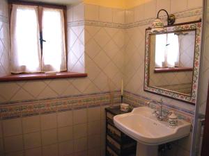 a bathroom with a sink and a mirror at Casale delle Due Fonti in San Venanzo