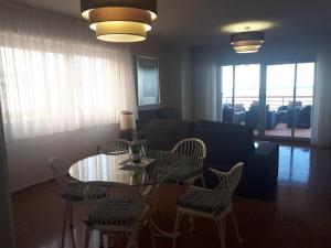 Posedenie v ubytovaní Edificio Las Rocas