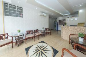 a waiting room with tables and chairs and a counter at Hotel Promenada in Mamaia