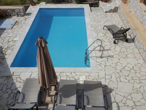 Бассейн в Rathimata Villas или поблизости