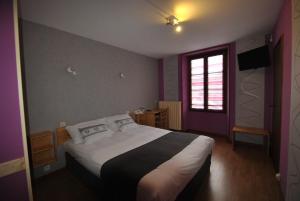 Postel nebo postele na pokoji v ubytování Auberge du Hérisson