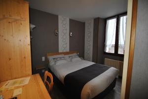 Postel nebo postele na pokoji v ubytování Auberge du Hérisson