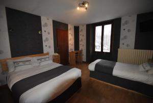 Postel nebo postele na pokoji v ubytování Auberge du Hérisson