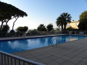 Photo de la galerie de l'établissement Appartement 1 chambre vue mer au Clos de la Madrague, à Sainte-Maxime