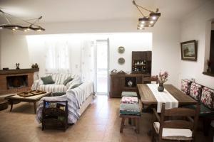 a living room with a couch and a table at Villa Jasmin in Koxaré