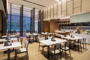 东莞星汇广场万枫酒店餐厅或其他用餐的地方