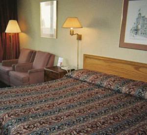 a hotel room with a bed and a couch at Royal Extended Stay in Alcoa