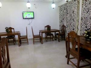 TV a/nebo společenská místnost v ubytování Hotel Ash Vale
