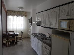 Una cocina o zona de cocina en Apartamentos Solmar