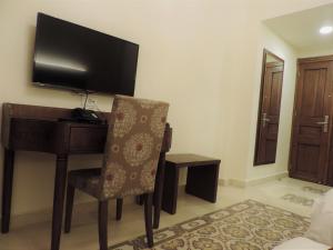 TV a/nebo společenská místnost v ubytování La Place Hotel