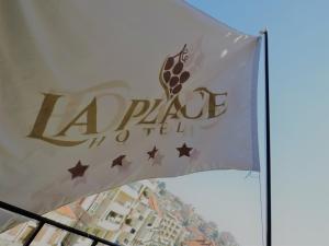 Certifikát, hodnocení, plakát nebo jiný dokument vystavený v ubytování La Place Hotel