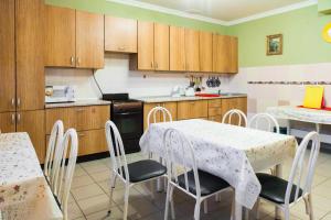 Кухня или кухненски бокс в Bukhta №5 Guest House