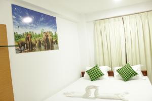 Letto o letti in una camera di Sigiriya Water Guest & View Point Restaurant