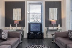 Svetainės erdvė apgyvendinimo įstaigoje Marks At The Manor Luxury Riverside Apartments - Sleeps up to 4, with Parking and Sky TV