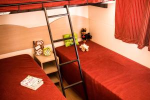 Ein Bett oder Betten in einem Zimmer der Unterkunft New Camping Le Tamerici
