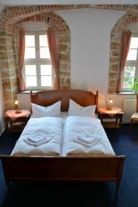 Postel nebo postele na pokoji v ubytování Hotel "Zur Sonne"