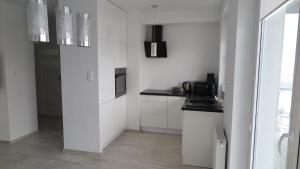 Kuchyňa alebo kuchynka v ubytovaní BTS Apartaments - Apartamenty Blisko Morza