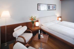 Postel nebo postele na pokoji v ubytování Mövenpick Hotel Zürich-Regensdorf
