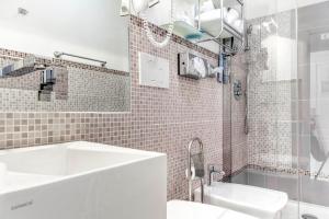 Een badkamer bij Relais Trevi 95 Boutique Hotel